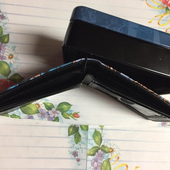 DC Comics Justice League Men's Bifold Wallet - Picture 9 of 16